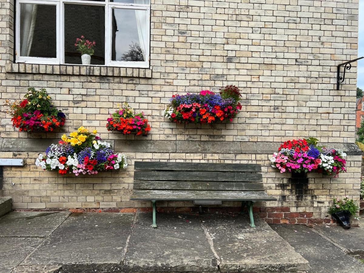Brialene Holiday Flats Scarborough Bagian luar foto